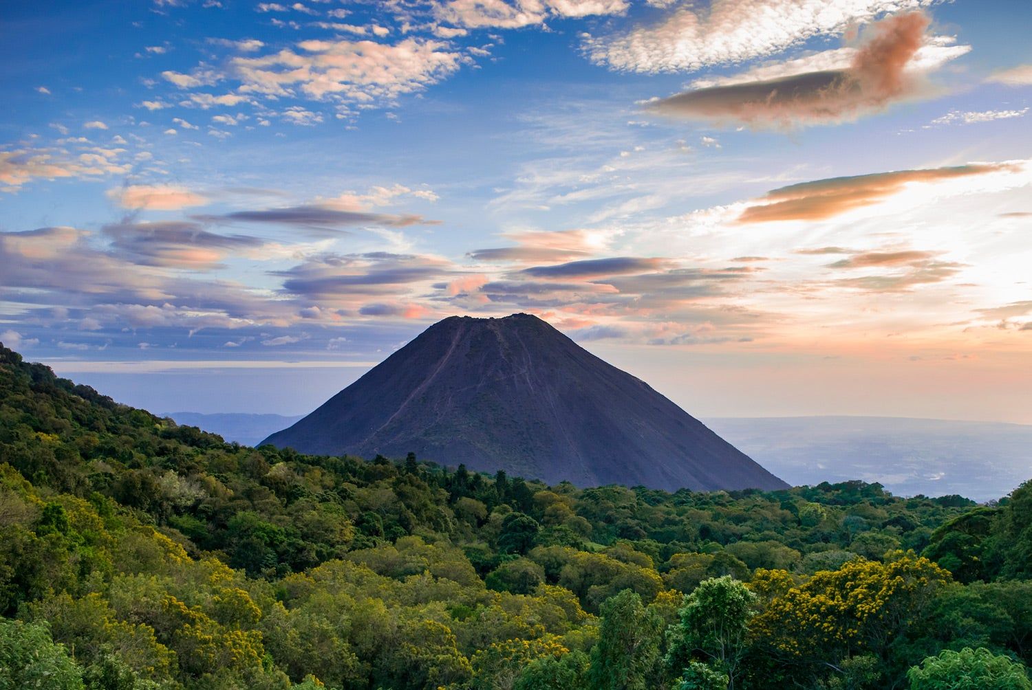 Read more about the article 20 Mind Blowing Things to Do in El Salvador  | A Complete Travel Guide