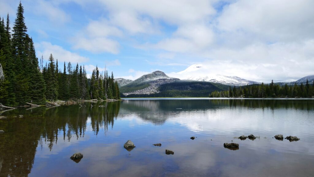 20 Amazing Things to Do in Bend Oregon | A Traveler's Dream 4 joris beugels Gvujhv3HdK4 unsplash