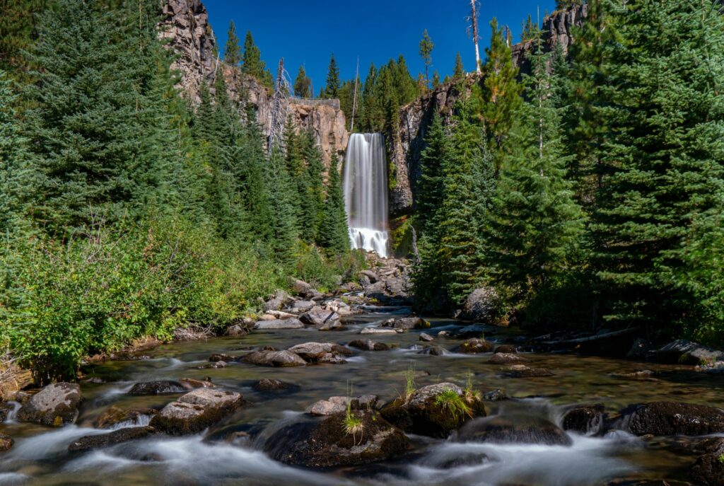 20 Amazing Things to Do in Bend Oregon | A Traveler's Dream 5 shawn w XzoaWeCcs unsplash