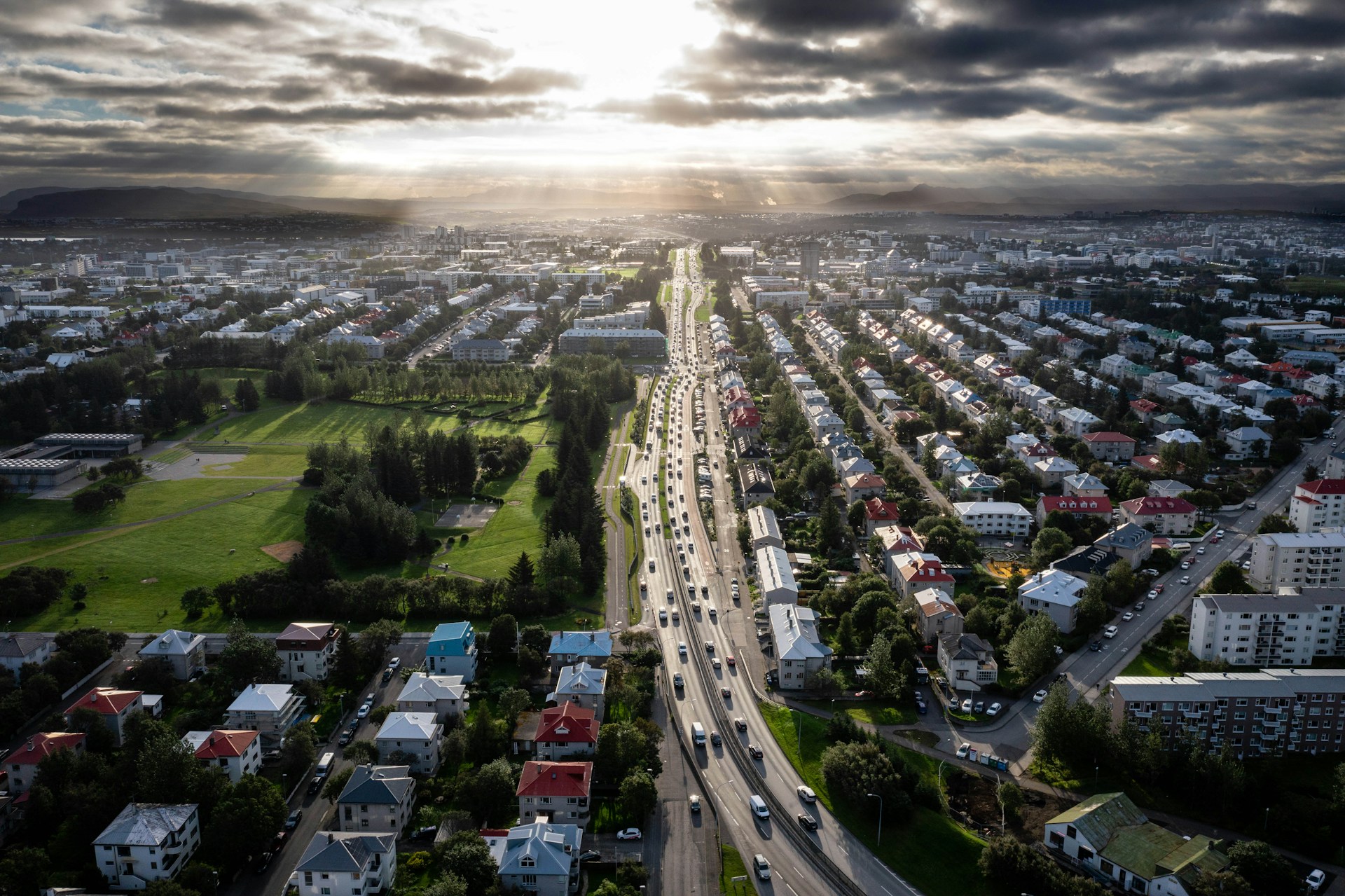 Read more about the article 7 Day Ultimate Iceland Itinerary For Your Endless Adventure!