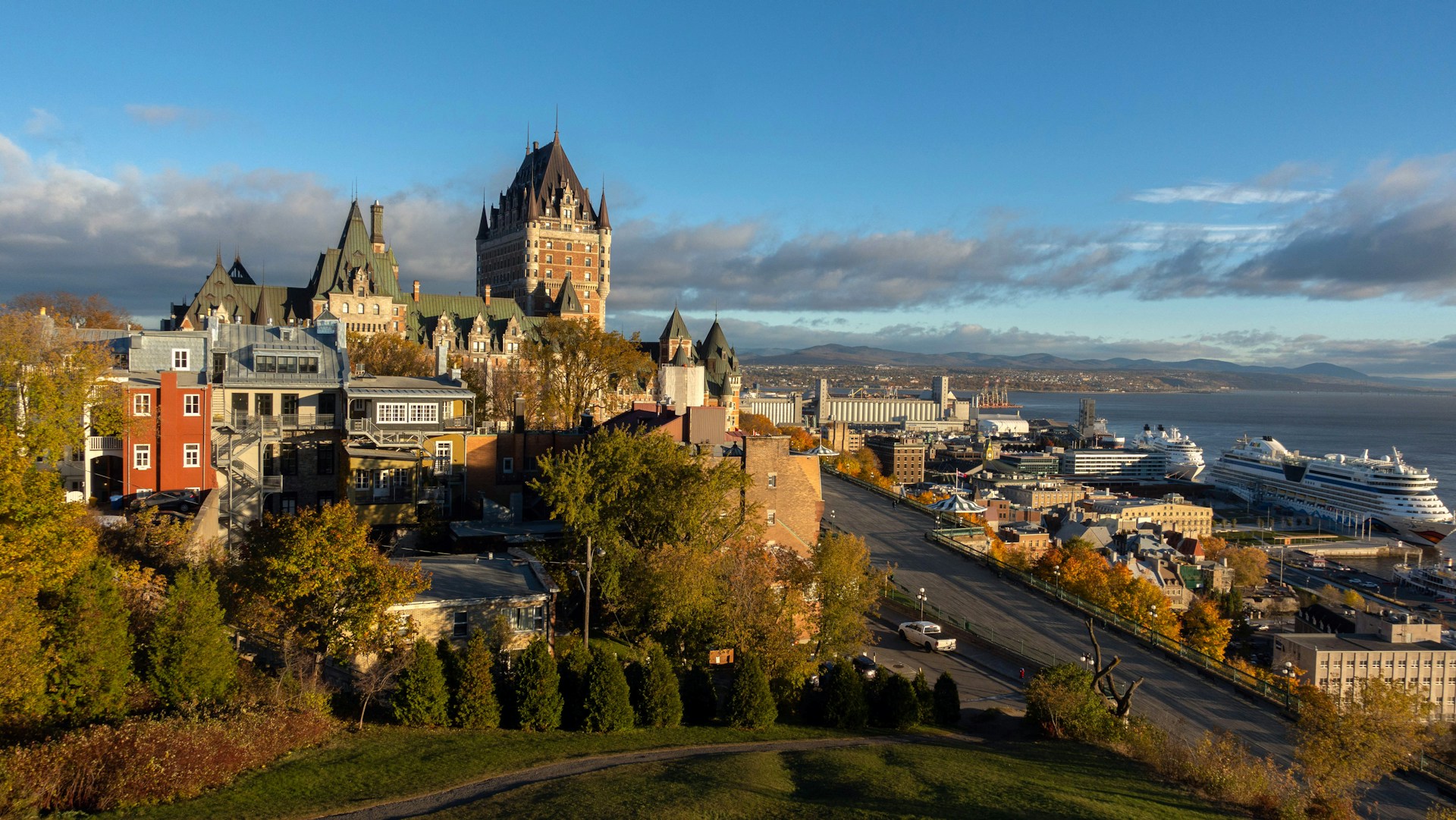 Read more about the article 10 Day Canada Itinerary | A Journey Through Nature, Cities, and Adventure