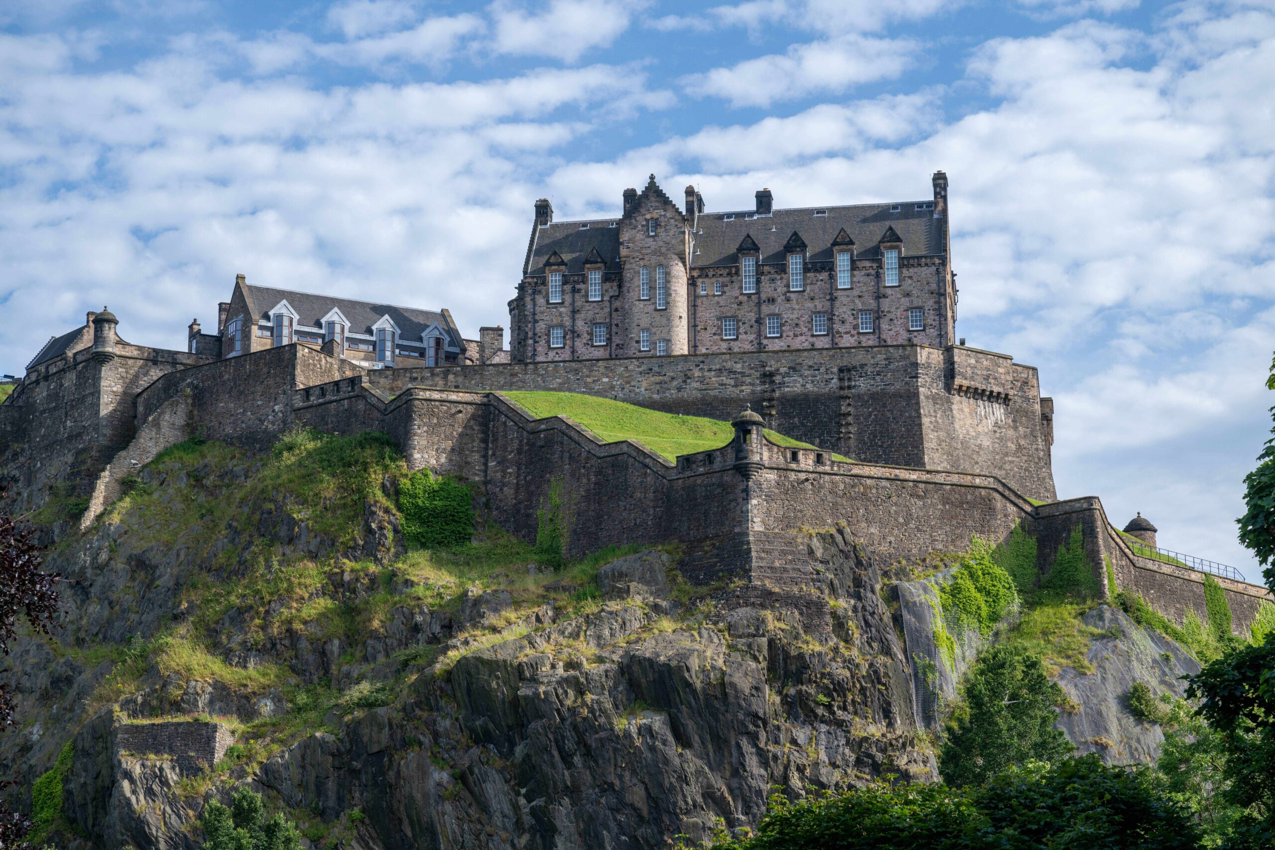 Read more about the article Amazing One Day in Edinburgh | A Whirlwind of Stone, Soul, and Stories