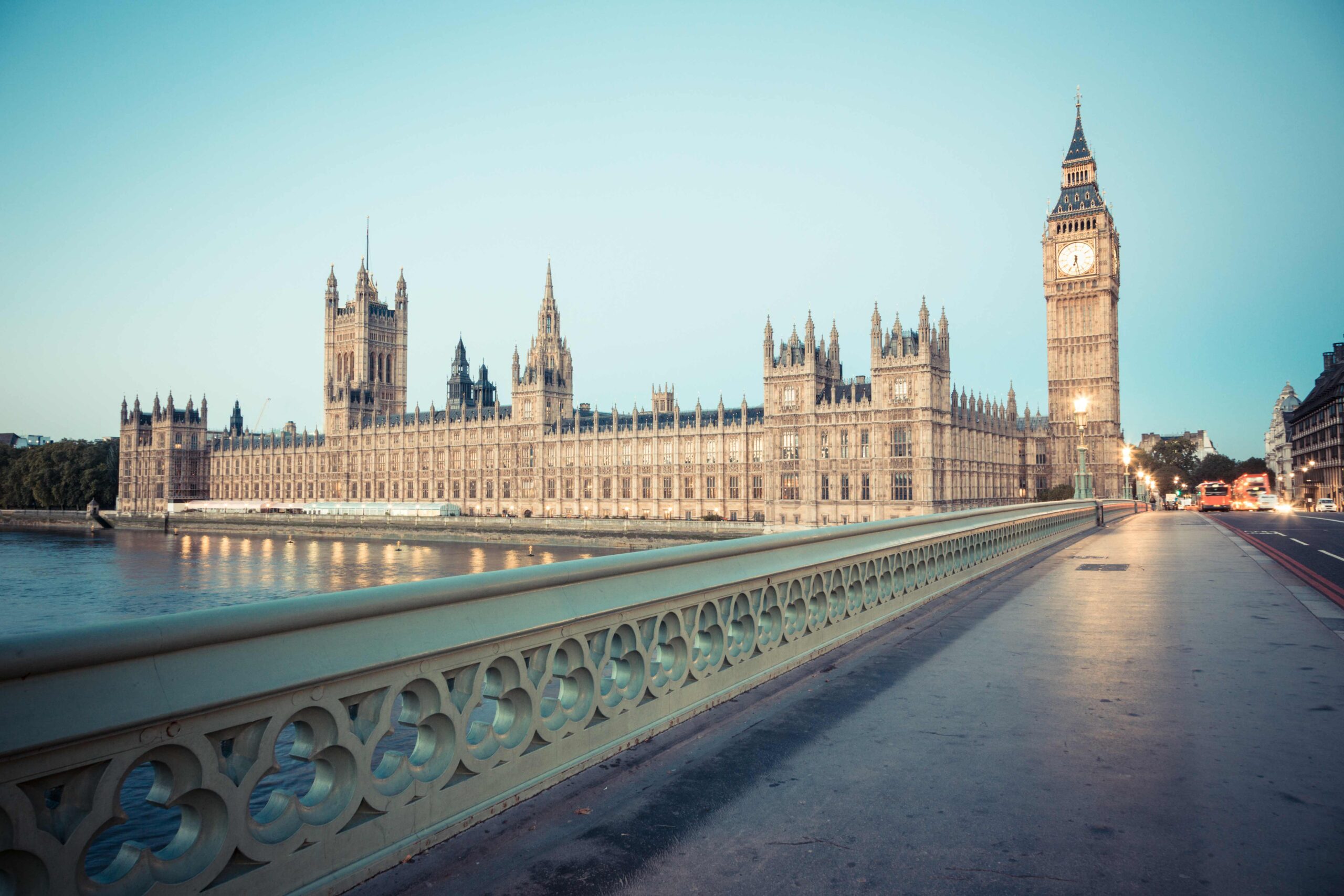 A Real Two Week Europe Itinerary - 14 Days, 4 Countries, 1 Wildly Beautiful Blur 3 londan 6 compressed scaled