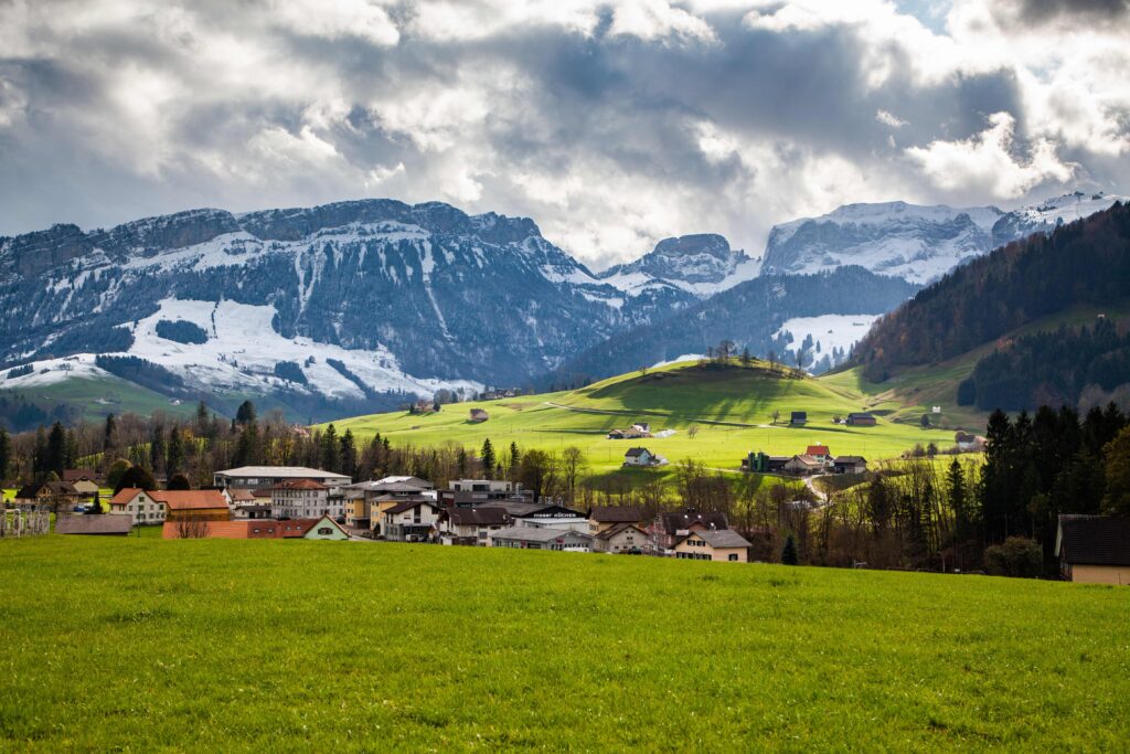 A Real Two Week Europe Itinerary - 14 Days, 4 Countries, 1 Wildly Beautiful Blur 13 mount pilatus 4 compressed 1