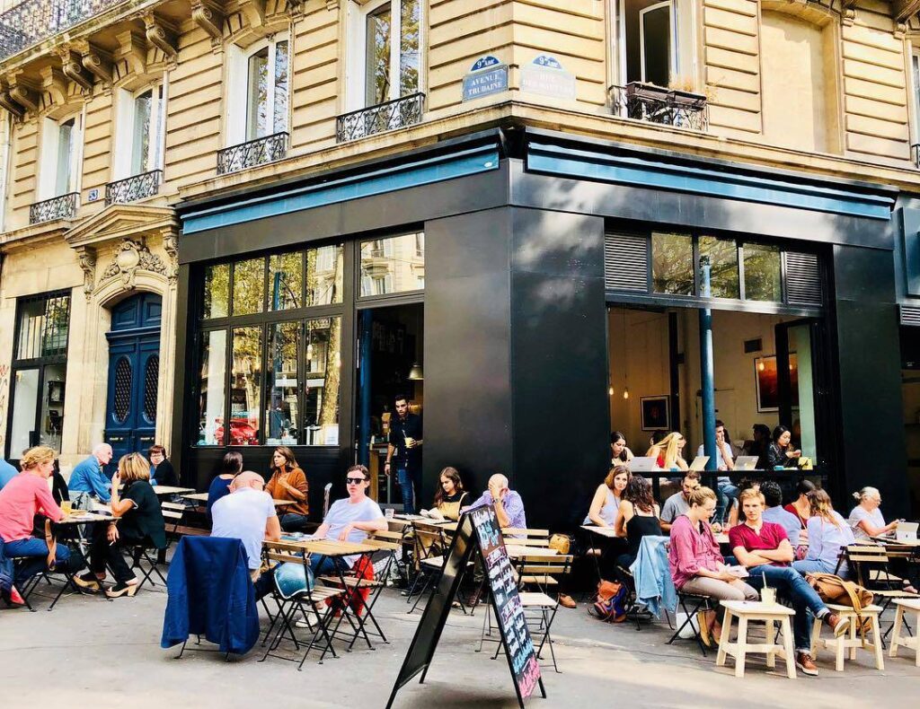 Which Coffee Shops in Montmartre Are Local Favorites : Paris's Instagram-Famous Cafés? 3 KB CafeShop